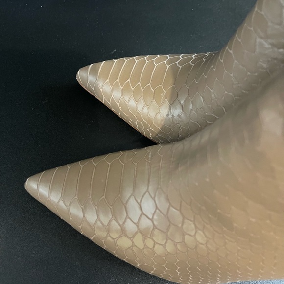 Louise et Cie Jadran Nude/Tan Pointed Toe Bootie 7M - Picture 7 of 14